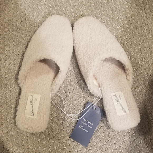 ๐ Women's Sherpa/Teddy 'Margot' Slip-On Flats (Cream) - Universal Thread - Picture 2 of 4